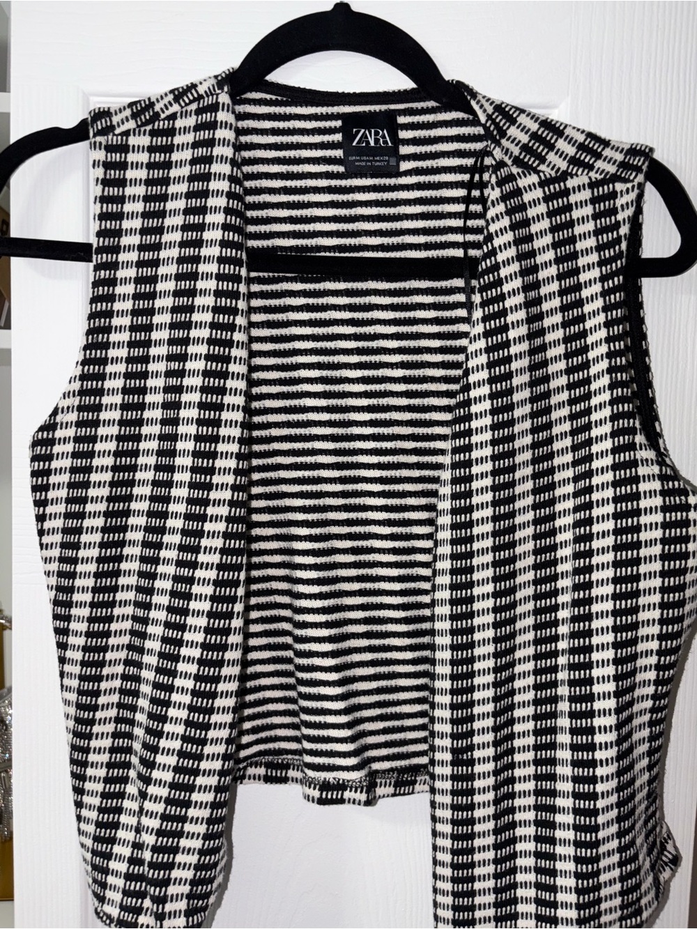 Zara Black & White Open-Front Knit Vest